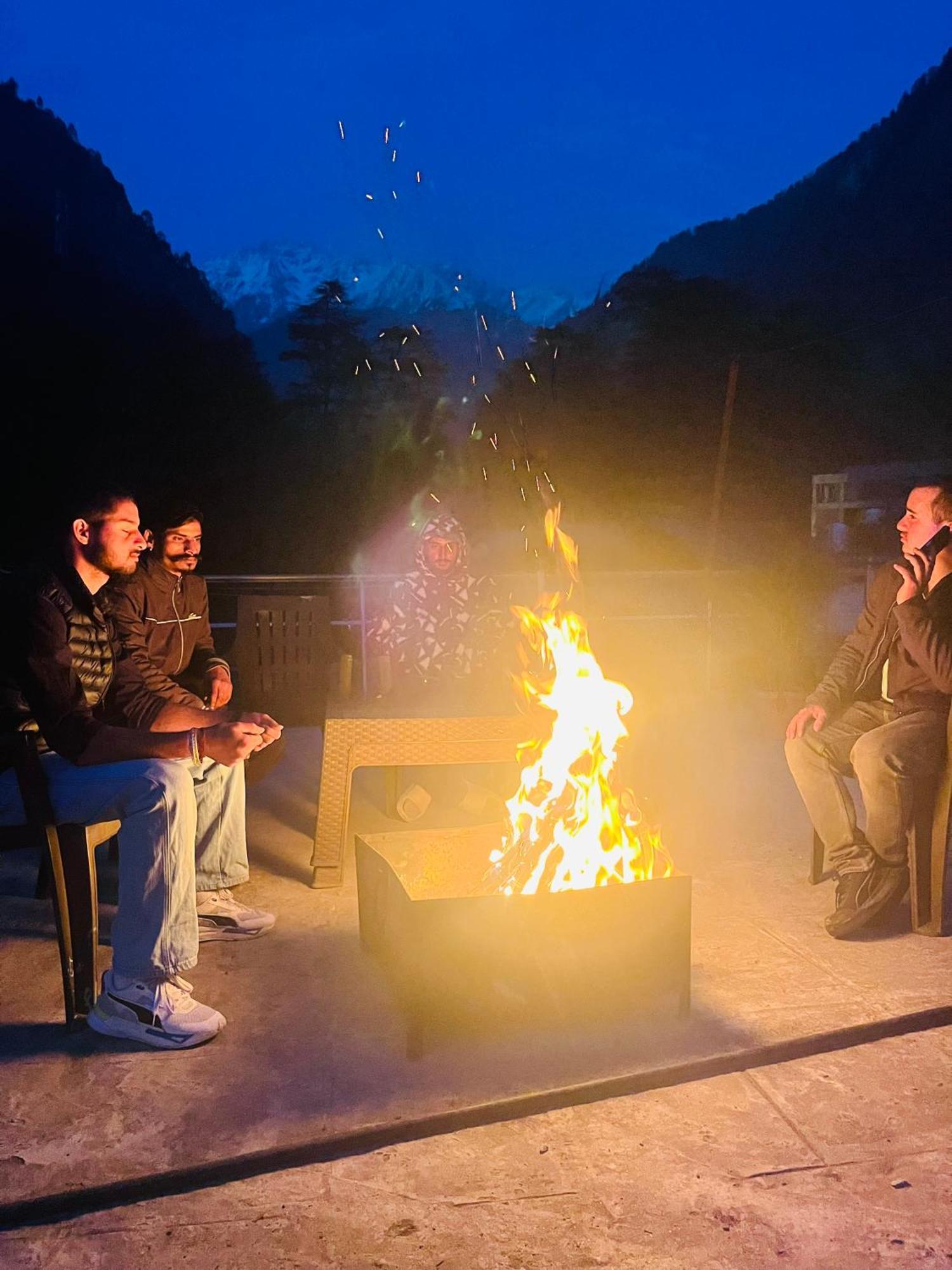 Hotel Dream Valley Kasol #Near Mall Road #River View #Parking #Gaming Zone #Open Terrace #Restaurant Экстерьер фото