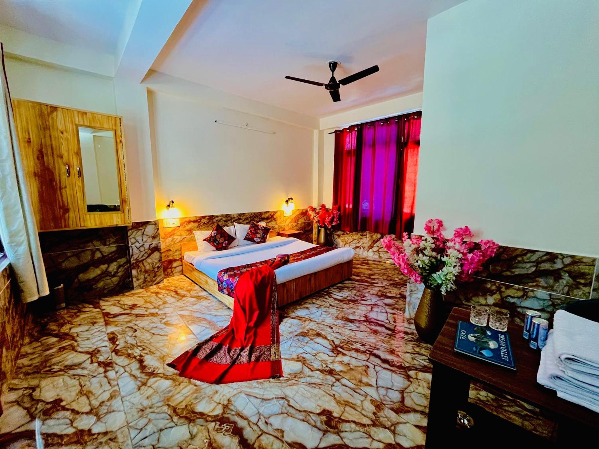 Hotel Dream Valley Kasol #Near Mall Road #River View #Parking #Gaming Zone #Open Terrace #Restaurant Экстерьер фото